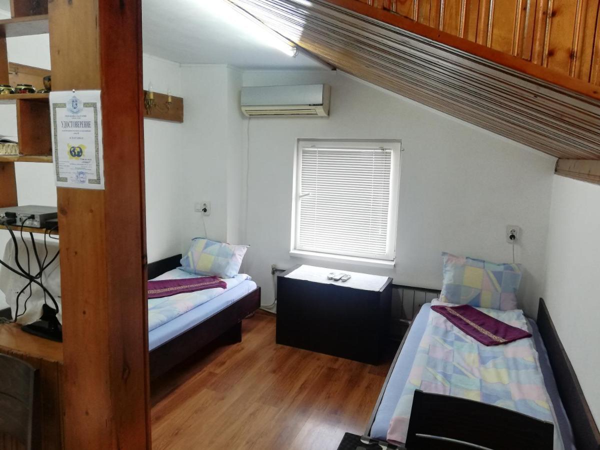 Guest Room Asparuh Trojan Extérieur photo